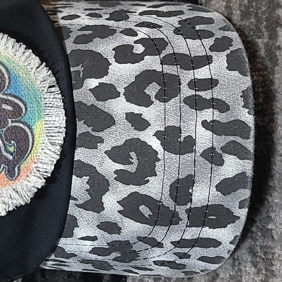 LAKE LIFE DISTRESSED PATCH BLACK MESH LEPPARD PRINT SNAP-BACK TRUCKER HAT - Picture 3 of 10